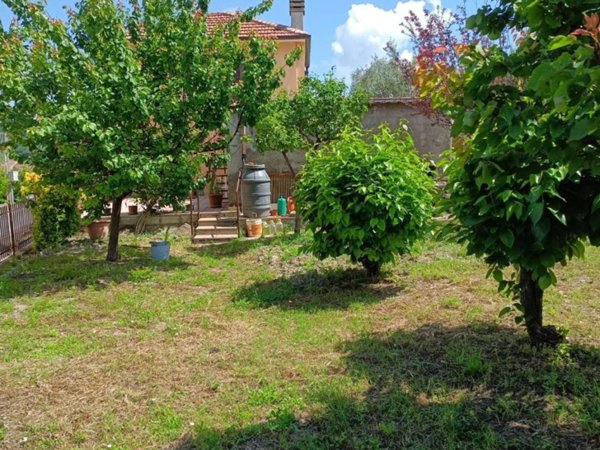 casa indipendente in vendita a Spoleto