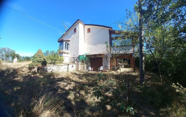 casa indipendente in vendita a Spoleto in zona Fogliano