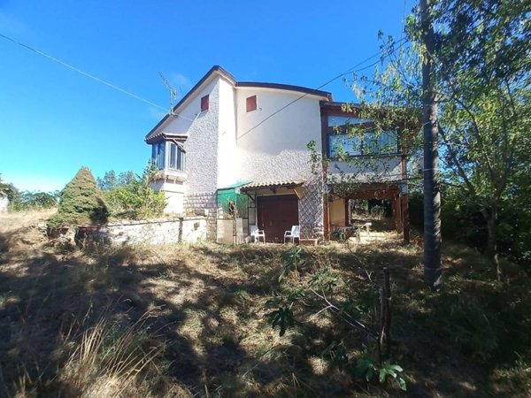casa indipendente in vendita a Spoleto in zona Fogliano