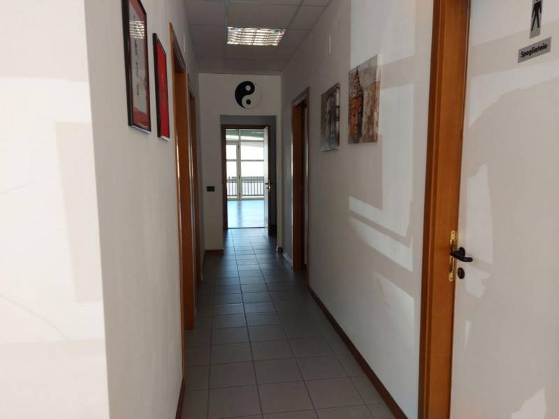 negozio in vendita a Spoleto in zona Santo Chiodo