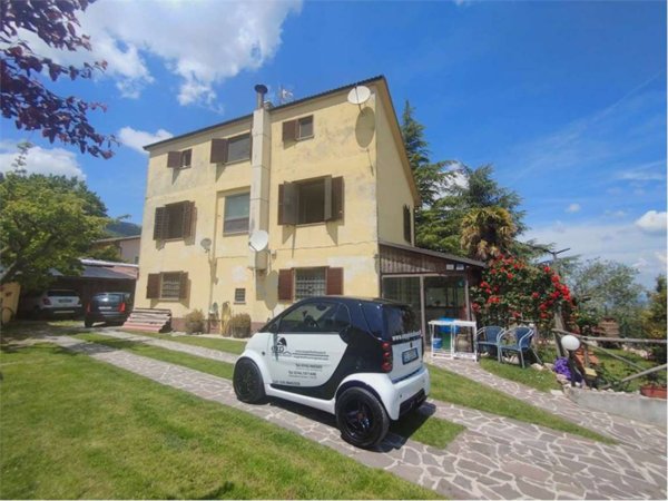 casa indipendente in vendita a Spoleto