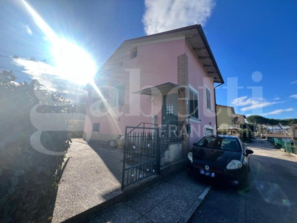 casa indipendente in vendita a Spoleto in zona Santo Chiodo