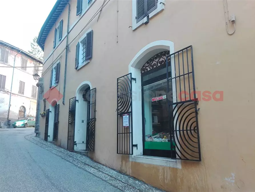 locale commerciale in vendita a Spoleto