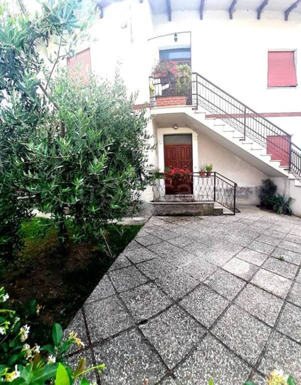 casa indipendente in vendita a Spoleto