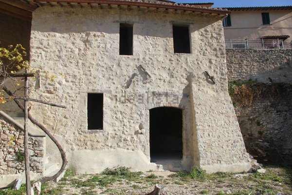 casa indipendente in vendita a Spoleto