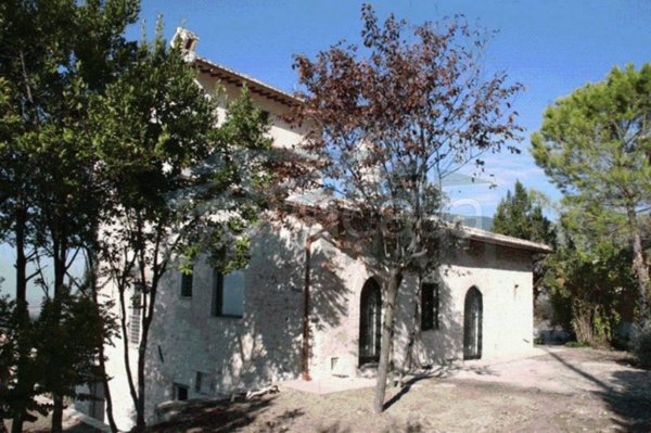 casa indipendente in vendita a Spoleto in zona Poreta