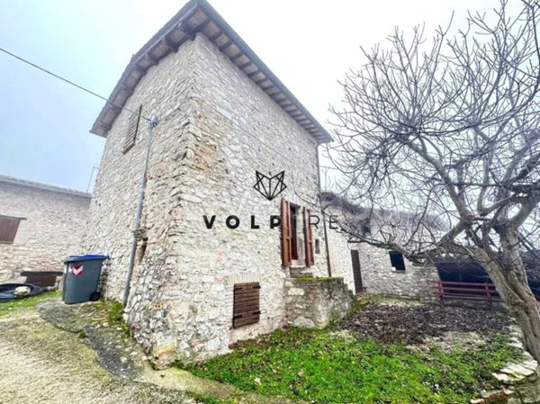 casa indipendente in vendita a Spoleto