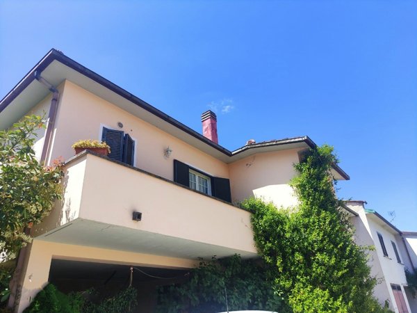 casa indipendente in vendita a Spoleto