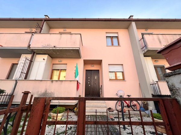casa indipendente in vendita a Spoleto