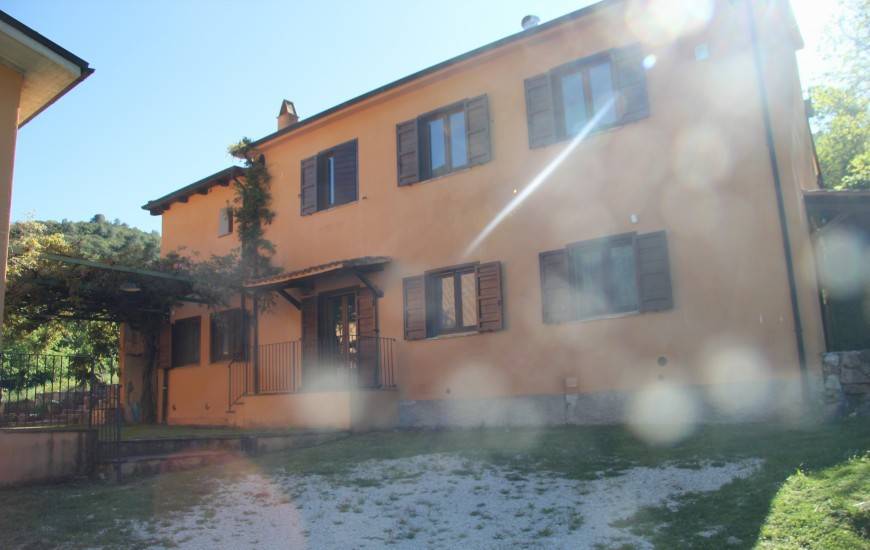 casa indipendente in vendita a Spoleto