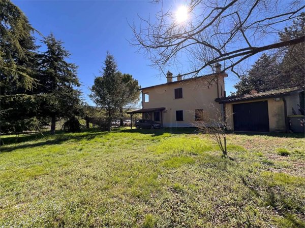 casa indipendente in vendita a Spoleto