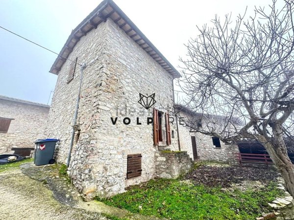 casa indipendente in vendita a Spoleto