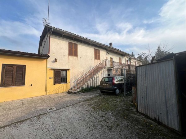 appartamento in vendita a Spoleto in zona Beroide