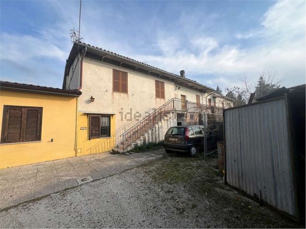 appartamento in vendita a Spoleto in zona Beroide