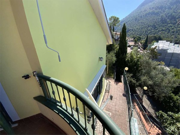 casa indipendente in vendita a Spoleto