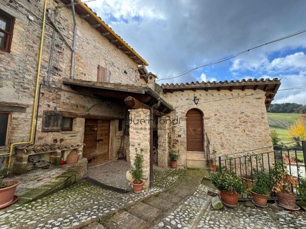 casale in vendita a Spoleto in zona Messenano
