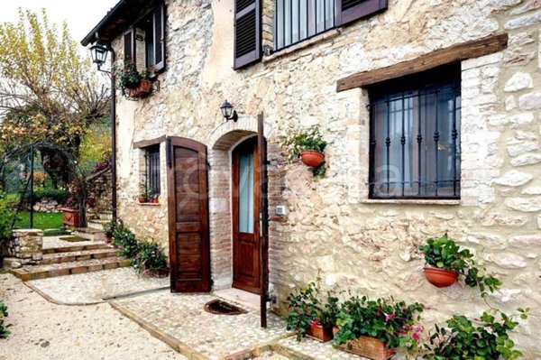 casa indipendente in vendita a Spoleto in zona San Giacomo