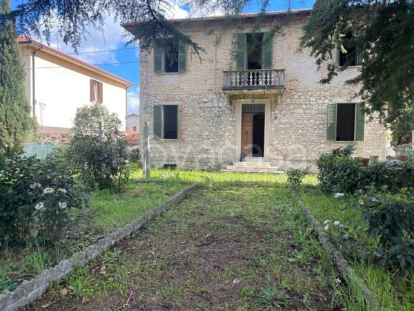 casa indipendente in vendita a Spoleto