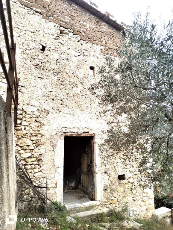 locale commerciale in vendita a Spoleto
