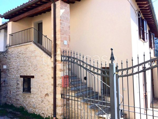 casa indipendente in vendita a Spoleto