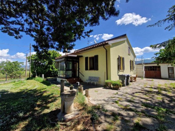 casa indipendente in vendita a Spoleto