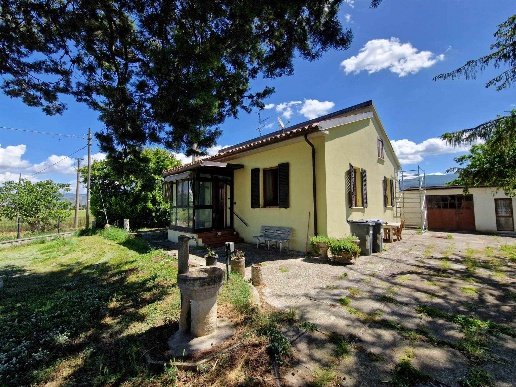 casa indipendente in vendita a Spoleto