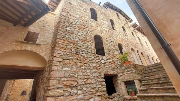 intera palazzina in vendita a Spoleto