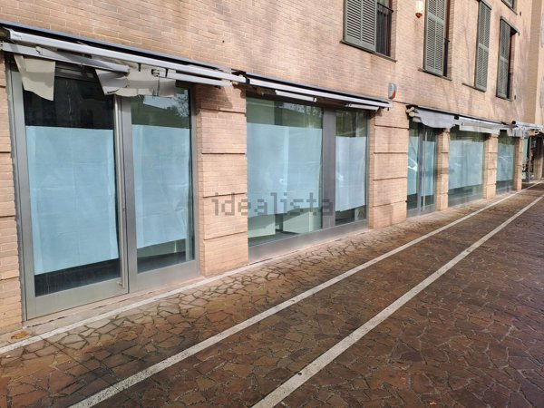 locale commerciale in vendita a Spoleto