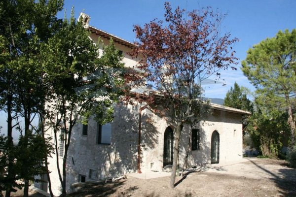 appartamento in vendita a Spoleto in zona Poreta