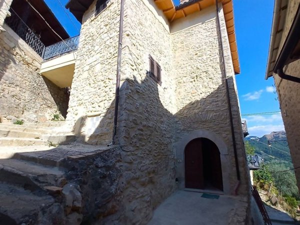 casa indipendente in vendita a Spoleto in zona Ancaiano