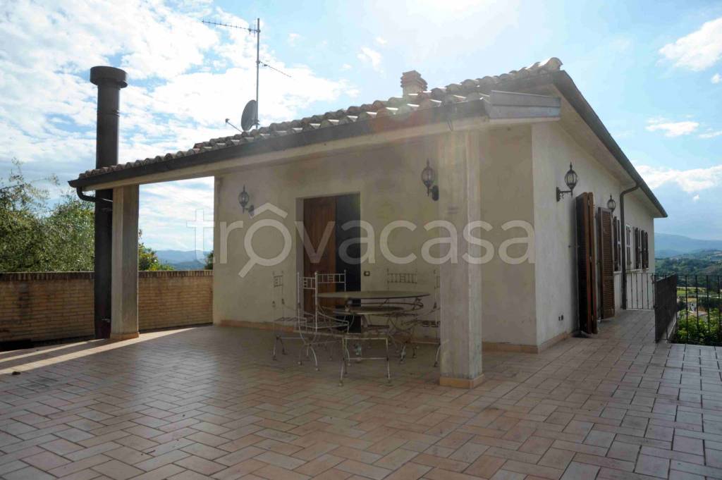casa indipendente in vendita a Spoleto