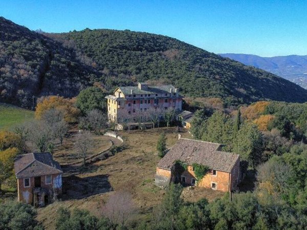 casa indipendente in vendita a Spoleto