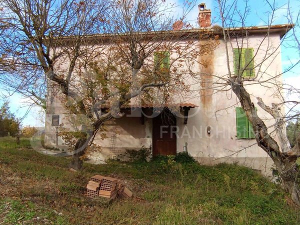 casa indipendente in vendita a Spoleto