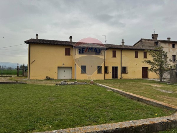 casa indipendente in vendita a Spoleto in zona Beroide