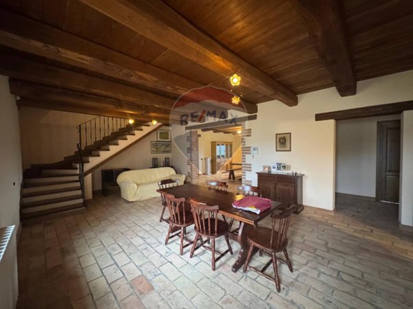 casa indipendente in vendita a Spoleto in zona Beroide
