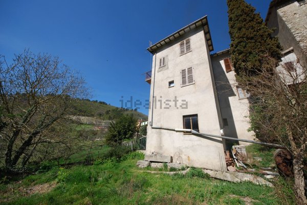casa indipendente in vendita a Spoleto