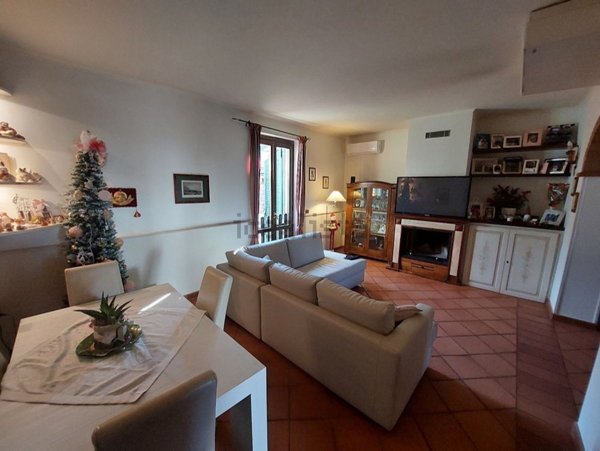 casa indipendente in vendita a Spoleto