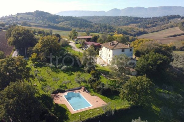 negozio in vendita a Spoleto in zona San Giacomo