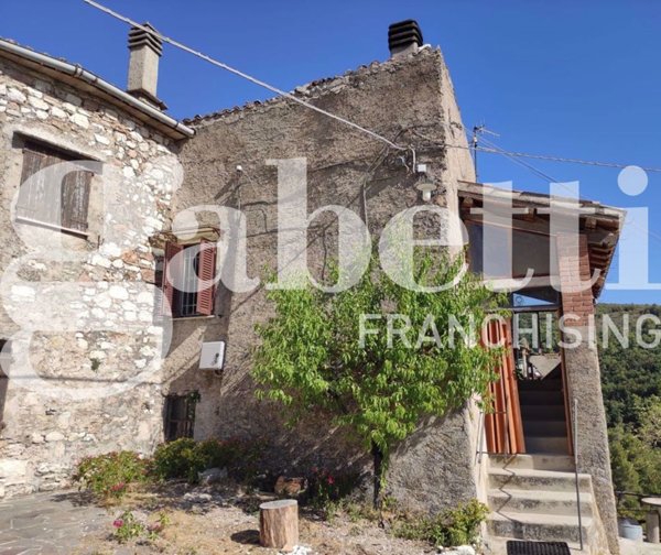 casa indipendente in vendita a Spoleto