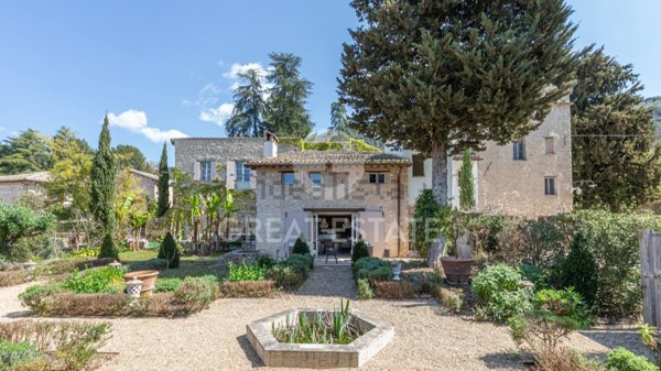 casa indipendente in vendita a Spoleto