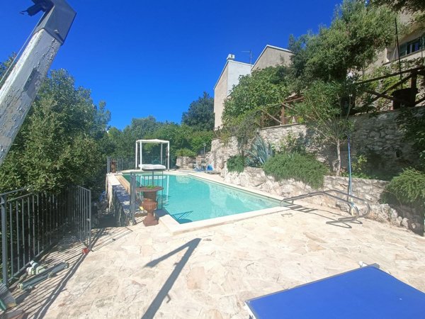 casa indipendente in vendita a Spoleto