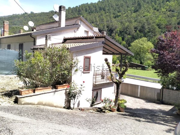 pentavano in vendita a Spoleto