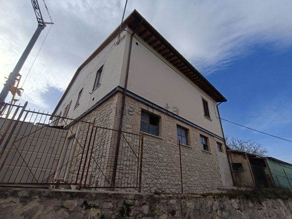 casa indipendente in vendita a Spoleto in zona San Brizio