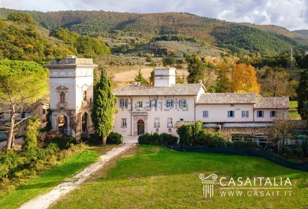 casa indipendente in vendita a Spoleto