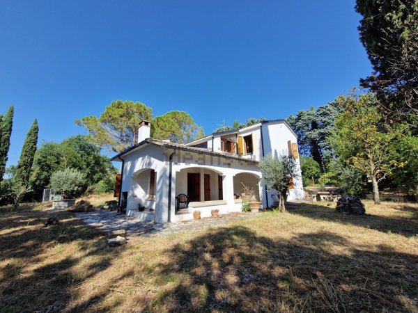 casa indipendente in vendita a Spoleto