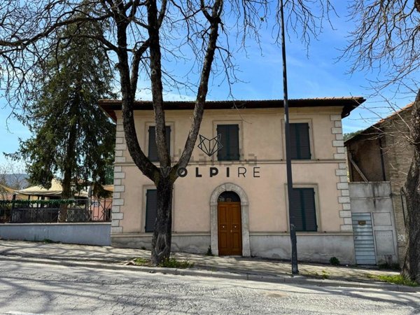 casa indipendente in vendita a Spoleto