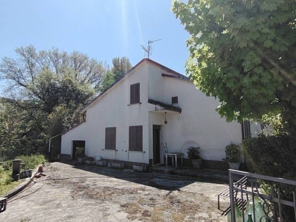 casa indipendente in vendita a Spoleto