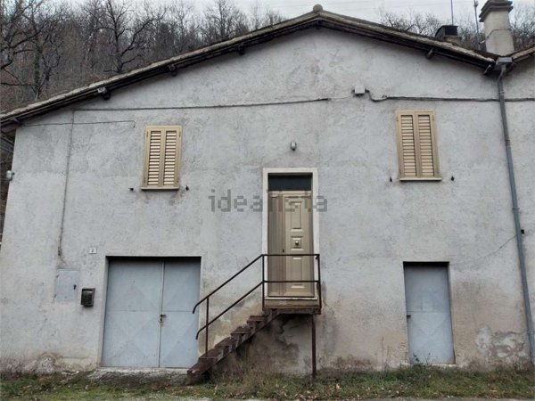 appartamento in vendita a Spoleto in zona Acquaiura