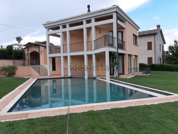 casa indipendente in vendita a Spoleto in zona Maiano
