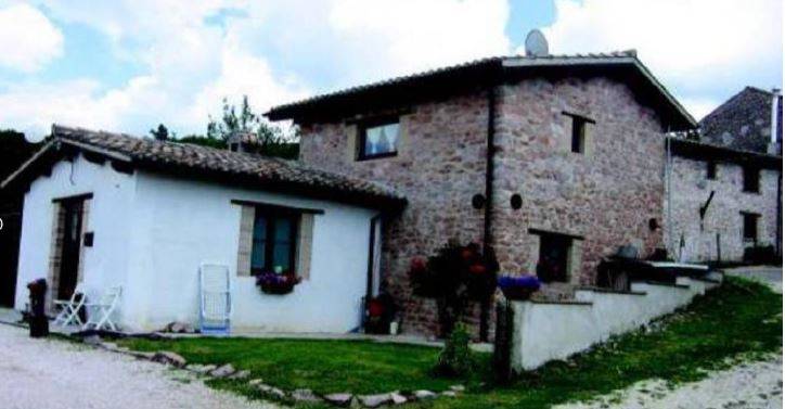 casa indipendente in vendita a Spoleto in zona Fogliano